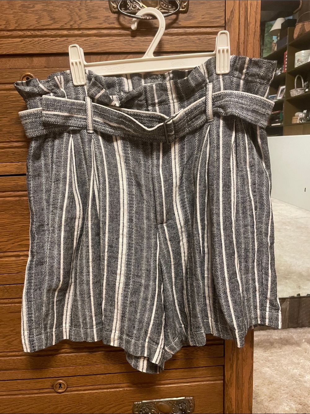 Banana Republic linen blend grey & white Striped Paperbag Waist Shorts
